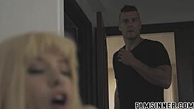 उसे खिलौनों से मुठ मारते पकड़ा