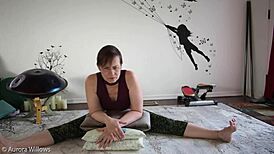 Join my fanclub for nude yoga lessons with big ass russian milf