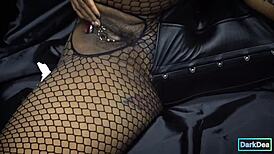 Kinky Queen Dark Dea Enjoys Fetish Play
