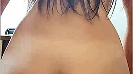 Tremendo culo de alumna universitaria mexicana follando en la oficina dando unos sentones a su profe sexo amateur