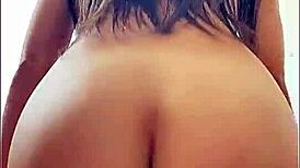 Tremendo culo de alumna universitaria mexicana follando en la oficina dando unos sentones a su profe sexo amateur