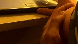 Porn model Christnafire fucks AMWF Stan on webcam!