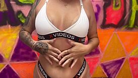 Sexy Miss Xvideos With Puffy Pussy And Muscular Body Teases With Gaping