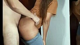 dona de casa mamando com carinho no fogo do cú