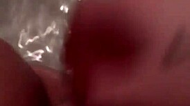 वाह, देखो ये BBW एमेच्योर बाथटब में डिल्डो चोदती! 🛁