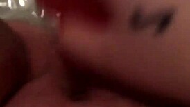 वाह, देखो ये BBW एमेच्योर बाथटब में डिल्डो चोदती! 🛁