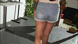 Leaked Video: Influencer Flashes Sexy Panties to Fan 😏