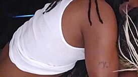 ब्लैक बेब कूजिकुज ने लिंगरी में घरेलू चूसने की क्लास दी