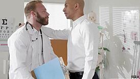 अरे जारियो, चलो आज रात मेडिकल ऑफिस में वाइल्ड होते हैं