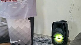 minha linda enteada dançando me deixa louco pra transar. sem camisinha, só quero ela agora!