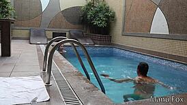 Não aguentei o tesão e dei cuzinho e bucetinha pro diretor sem camisinha!