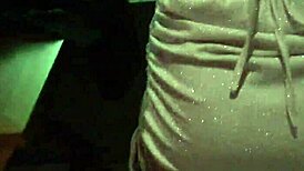 why is novinha showing off her sexy body?