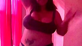 hot sexy nena in lingerie gets cumshot