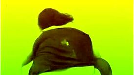 peruvian puta stretching her ass hard 😈