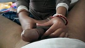 Indian babe masturbates while thinking of fucking 😍