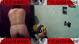 Mobile sex combo: pussy licking while distracted by games.