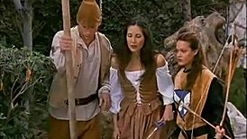 सुसान हेल शरवुड फॉरेस्ट में वाइल्ड वर्जिन रॉम्प करती है