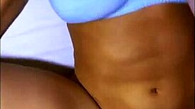 la madrastra de mi amigo es una mujer mayor pero tiene un cuerpo incre�blemente sexy que me hace desearla cada vez que la veo