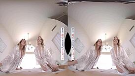 वे कहते हैं, वीआर में एक साथ दो चिक्स? केना और वेरोनिका के साथ।