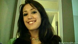 मैं सीढ़ियों पर लंड जोर से चूसती हूं