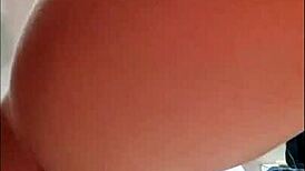 Ruiva rabuda senta no consolo abrindo a bucetinha e goza gostoso 😍 completo no red