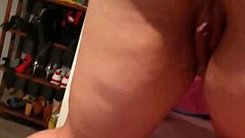 ma femme a un orgasme pendant qu'elle se fait baiser le cul par un amateur