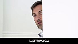 वाह! लस्टीफैम पेटाइट वर्जिन लातीना टीन स्टेपडॉटर स्टेपडैडी के लिए हार्ड ऑर्गेज्म करती है - गियाना डिओर, डॉनी रॉक!