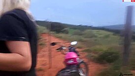 Enfiei a pica na loirinha no meio da estrada em publico assista completo no xvideos red