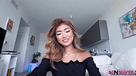 एशियन सौतेली बेटी क्लारा ट्रिनिटी और ज्यादा तीवरी चुदाई की भीख मांगती है