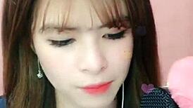 Em Nguyệt Hotgirl Teases on Uplive Livestream