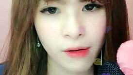 Em Nguyệt Hotgirl Teases on Uplive Livestream