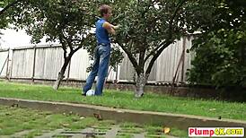 Curvy babe Dominika gives head while her pussy is licked in cunilingus session