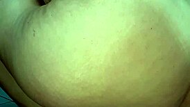 a loira com saudades de gozar arrombando o cu e no punho geme gostoso