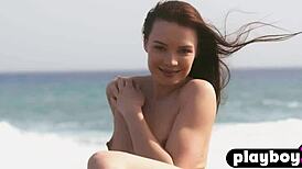 Provocative blonde Bexie Williams flaunts perfect body outdoors 😍