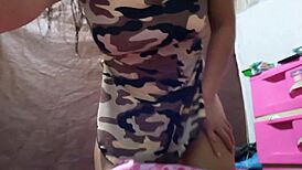 esto siempre me excita mi hermosa hermanastra masturba su ajustada vagina mientras le grabo un porno casero real