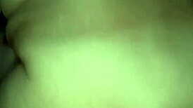 a loira com saudades de gozar arrombando o cu e no punho geme gostoso