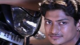 अरे, ये इंडियन भाभी देवर चुदाई वीडियो देखो, ये वाइल्ड होममेड स्टफ है, समझा?