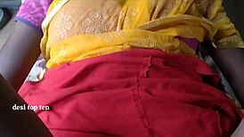 देसी बीवी डॉगीस्टाइल चूत फक के लिए झुकती है