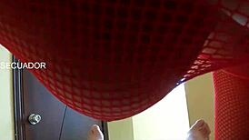 Oye, quieres ver cómo le doy una mamada bien mojadita a mi hijastro?