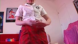 चार चश्मे वाली खूबसूरत इवेलिन साइबियन पर इंटेंस मशीन ऑर्गेज्म लेती है