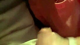 Watching some amateur couple get into the car sex mood and enjoy a blowjob and a facial