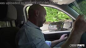 सेक्सी पेटाइट 18+ नौकरानी लिली लैरिमर काम पर खुद को छूते पकड़ी गई। क्लाइंट ने कड़ी सवारी ऑफर की।