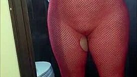 Oye, quieres ver cómo le doy una mamada bien mojadita a mi hijastro?