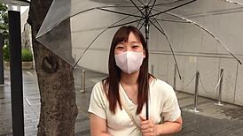 शादीशुदा जापानी वाइफ एयरू 29 को पहली अफेयर में गांड चाटना पसंद