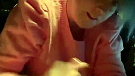 Watching some amateur couple get into the car sex mood and enjoy a blowjob and a facial