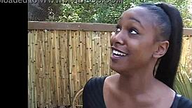 गॉर्जियस ब्लैक बेब्स, ब्रोक और डेस्परेट, कैश के लिए डीपथ्रोट ट्रेड करती हैं पार्ट 1