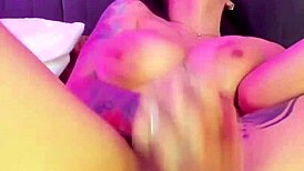 LATINA SQUIRTS FOUNTAIN ON WEBCAM