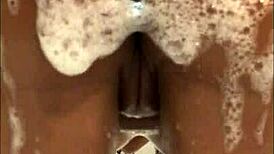 I'm that naugty Mineira twerking wet in the bathtub