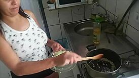 Sarah rosa cooks sexy farofa while showing big tits