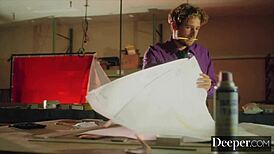 i'm abigale mac fuckin my yung employe in the bathrom for a facal